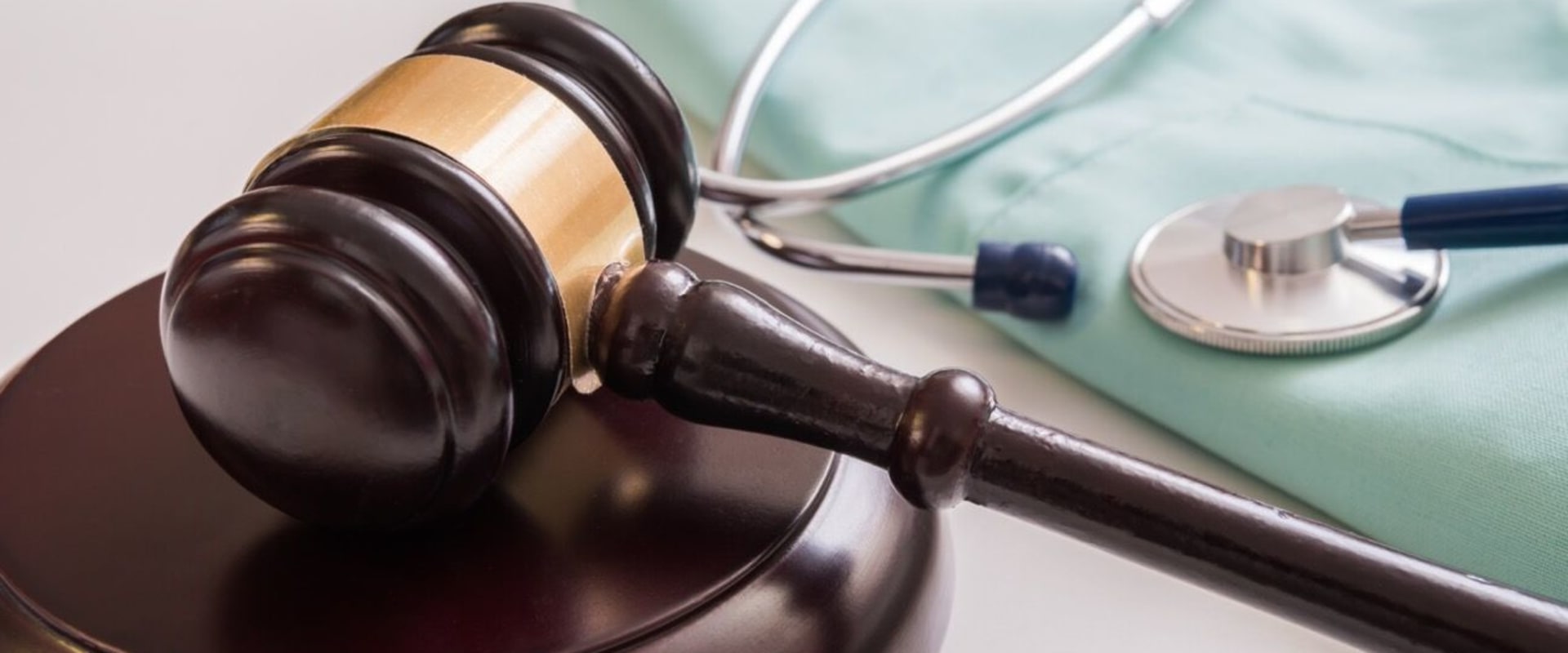 What are the 4 things that must be proven to win a medical malpractice suit?